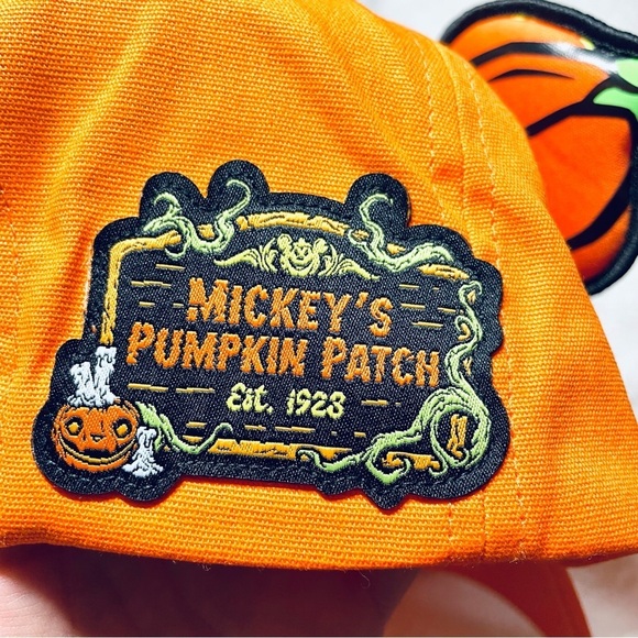 🎃 NWT Disney Mickey’s Pumpkin Patch Hat – Glow-in-the-Dark! 🕸️ - Picture 4 of 14